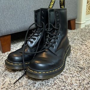 Dr Marten 1460 Women’s Smooth Leather Lace Up Boots